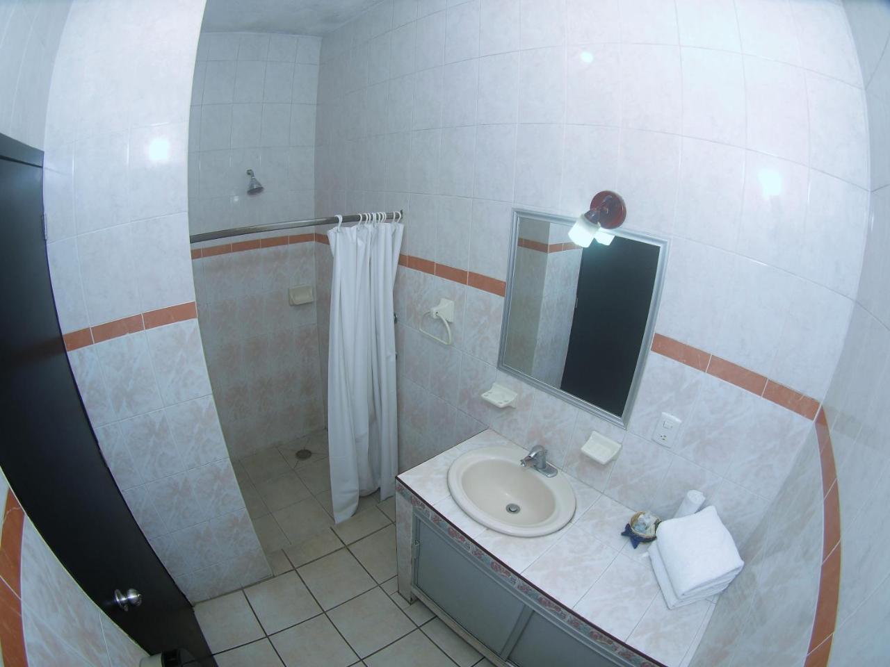Hotel Hospedajes Del Rey Колима Екстериор снимка